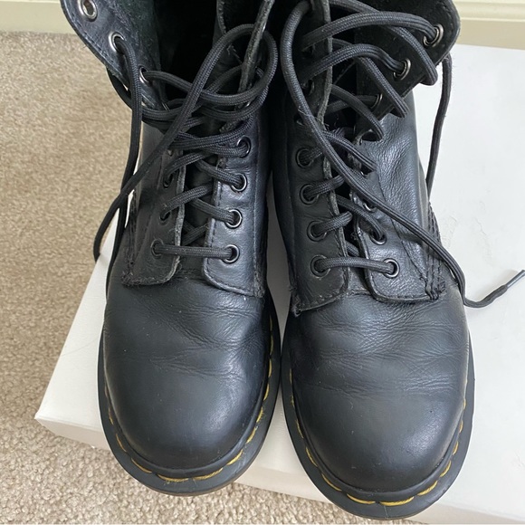 DR. MARTENS 1460 Pascal Virginia Leather Womens Boots size 6. In Good condition - Picture 14 of 15